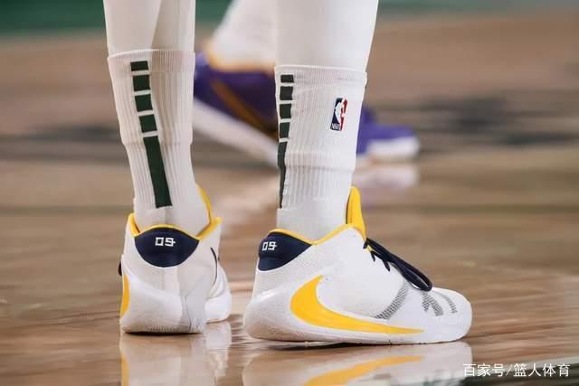 36岁威廉11场比赛1助攻遭解约 冬窗有望重返英超